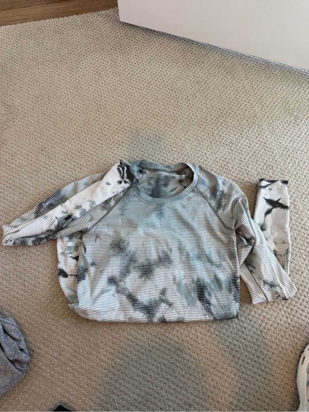 lululemon athletica Gray & White Tie-Dye Long Sleeve Top